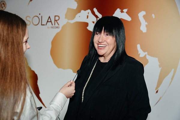 Никита и Надин Серовски развеяли слухи о своей размолвке на вручении премии «SOLAR»